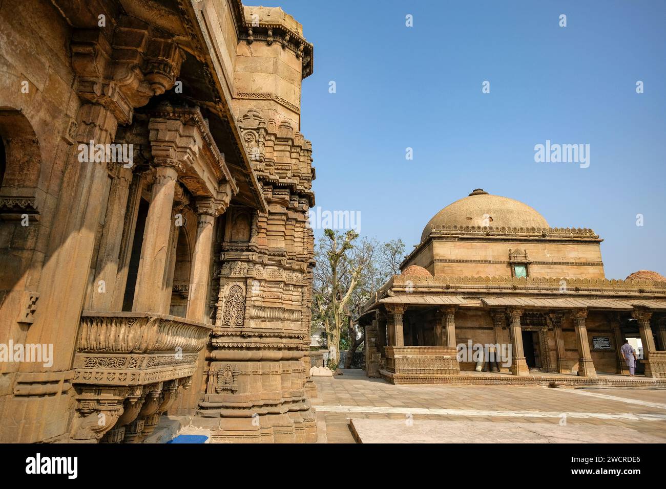 Ahmedabad, India - 11 gennaio 2024: Hazrat Harir RA Masjid ad Ahmedabad, Gujarat, India. Foto Stock