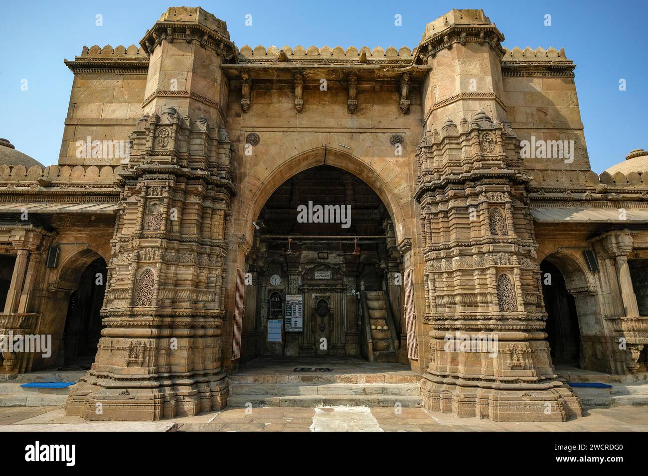 Ahmedabad, India - 11 gennaio 2024: Hazrat Harir RA Masjid ad Ahmedabad, Gujarat, India. Foto Stock