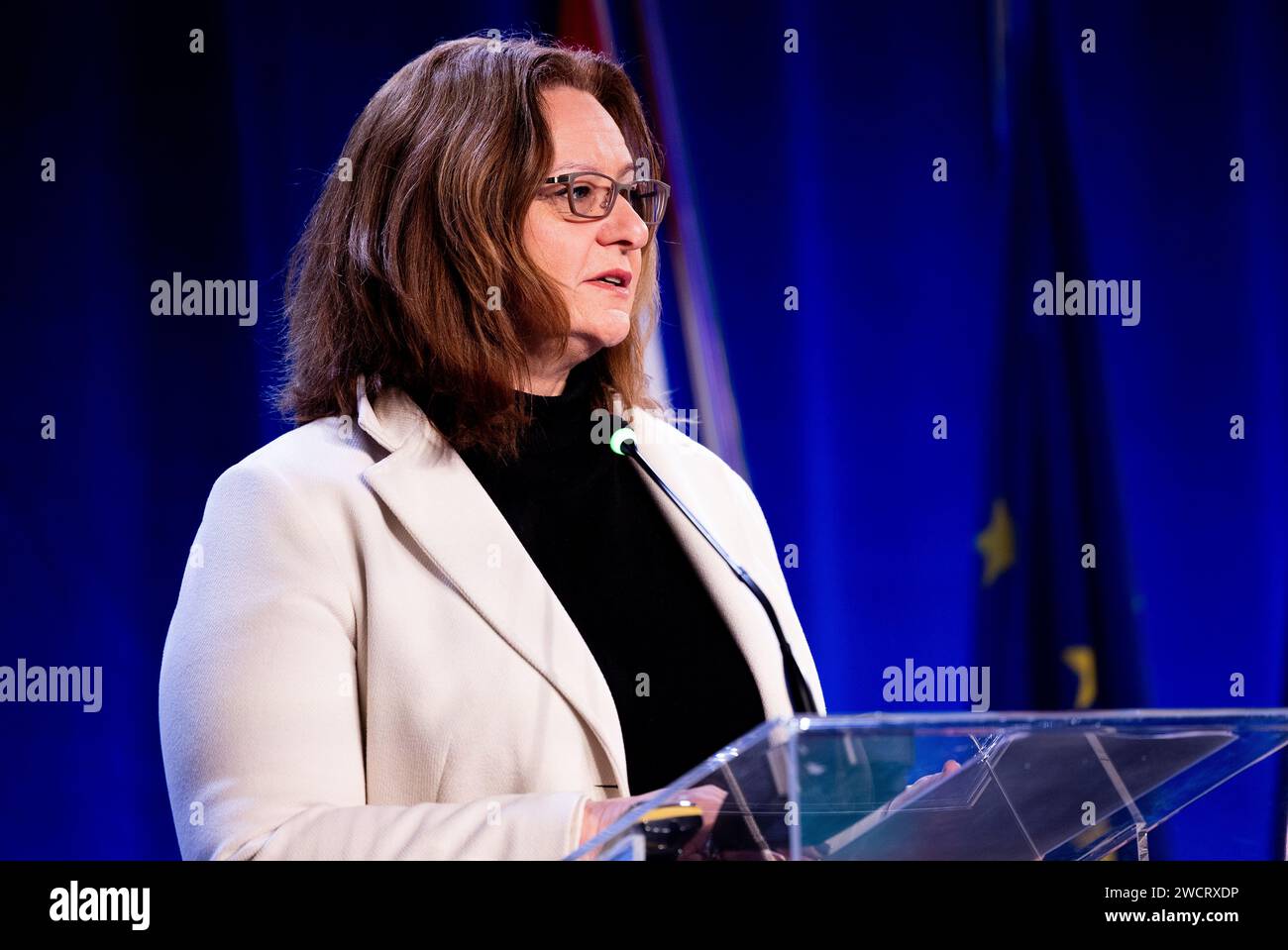 VLISSINGEN - Segretario di Stato uscente Aukje de Vries (indennità e dogana) durante una presentazione sui sequestri di droga nel porto di Vlissingen. Le dogane olandesi e belghe presentano i risultati dei sequestri di droga nel 2023. ANP IRIS VAN DEN BROEK paesi bassi Out - belgio Out Foto Stock