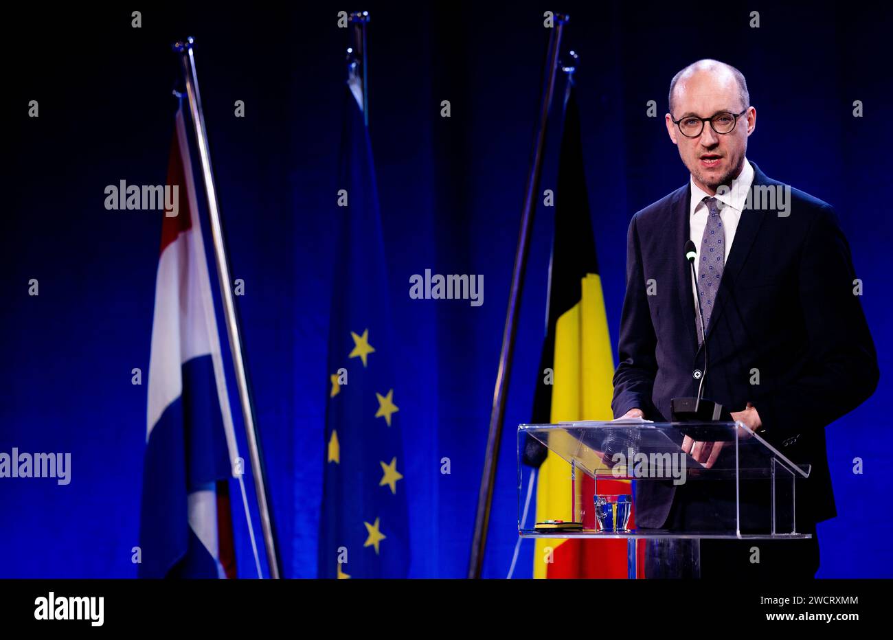 VLISSINGEN - il ministro delle Finanze belga Vincent van Peteghem durante una presentazione sui sequestri di droga nel porto di Vlissingen. Le dogane olandesi e belghe presentano i risultati dei sequestri di droga nel 2023. ANP IRIS VAN DEN BROEK paesi bassi Out - belgio Out Foto Stock