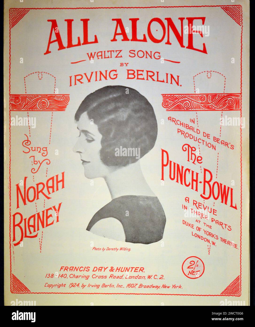 Cover di spartiti inglesi antichi: All Alone Waltz song cantata da Norah Blaney Foto Stock