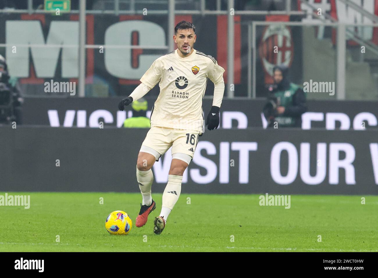 14 gennaio Milano - Italia - sport, calcio - Milano vs Roma Campionato Italiano 2023/2024 - Stadio G. Meazza - nella foto: Leandro Paredes (16 AS R Foto Stock