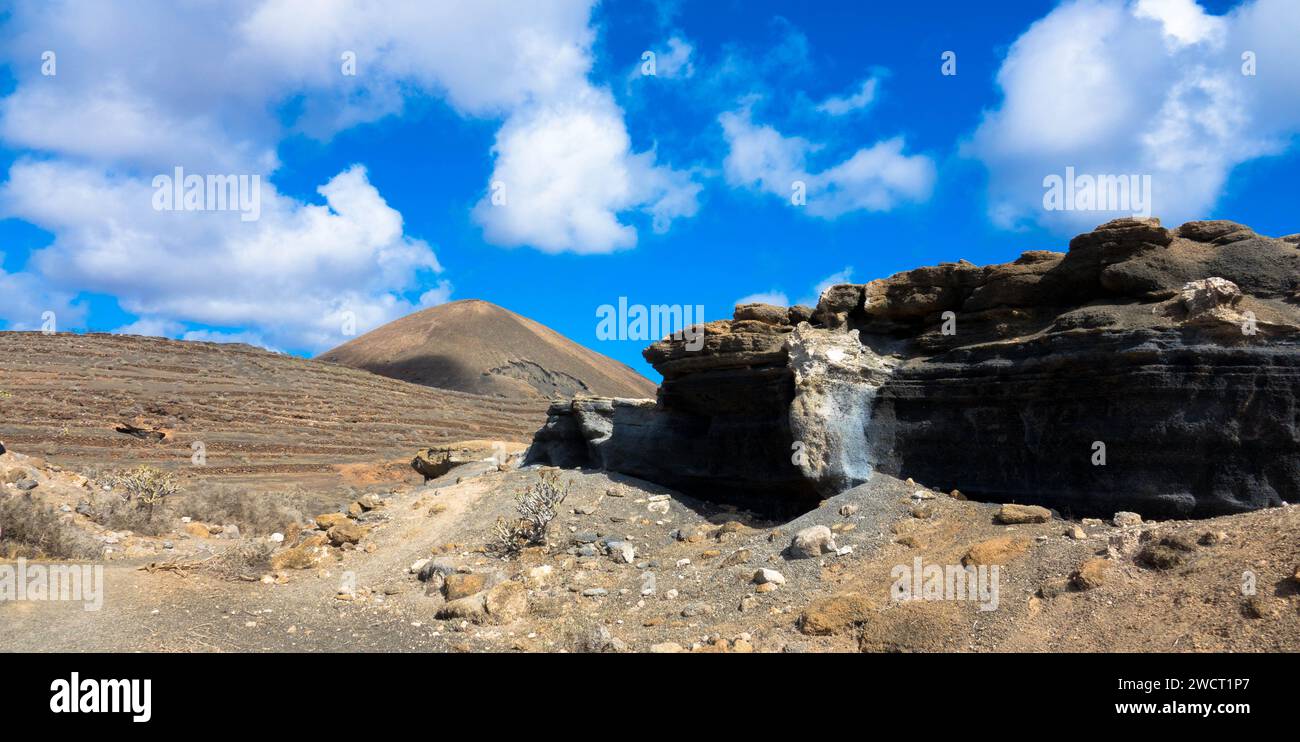 Vista panoramica delle formazioni rocciose più uniche di Lanzarote. Chiamata città stratificata o Antigua rofera de Teseguite. Isole Canarie, Spagna, Europa Foto Stock