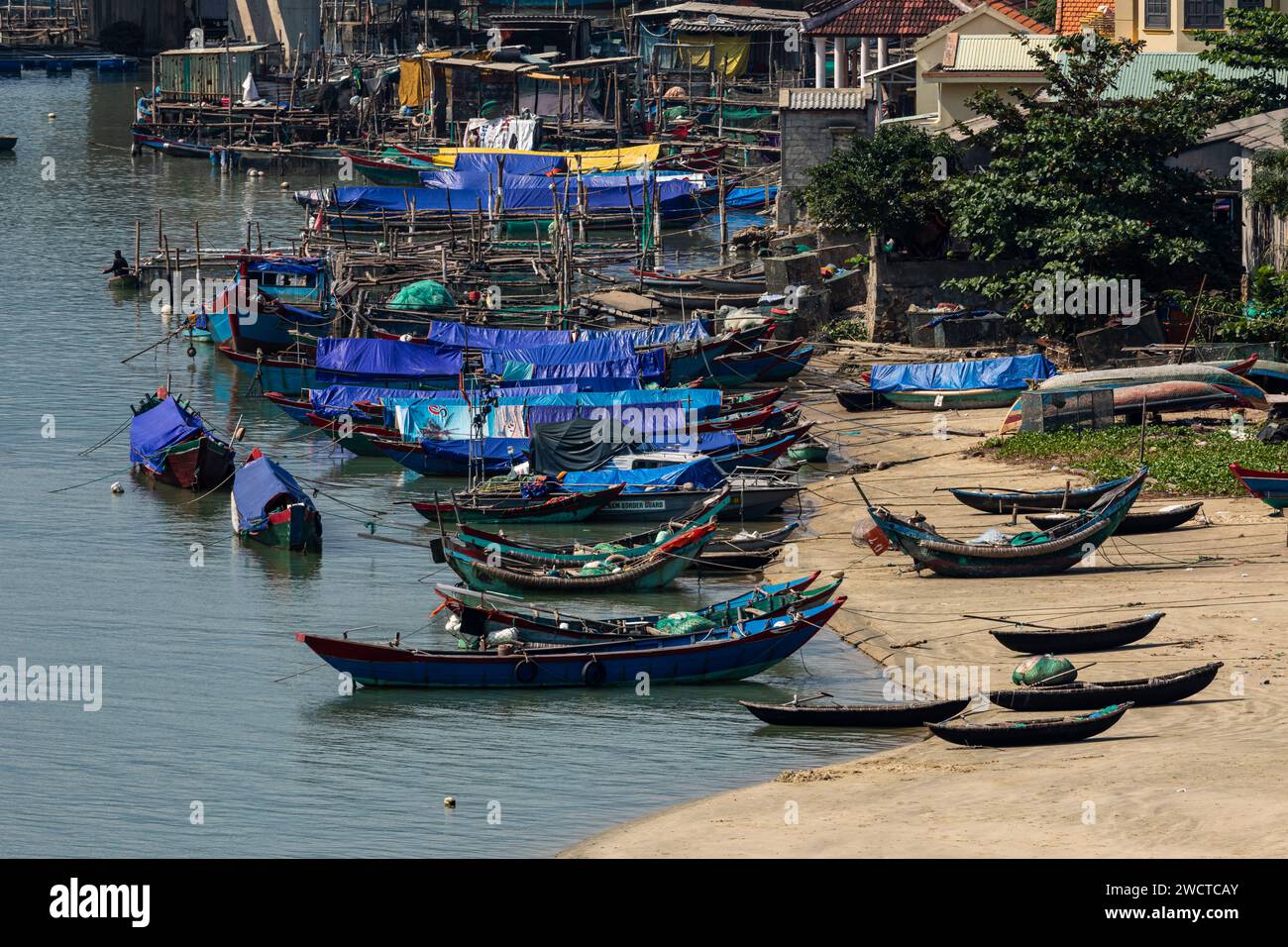 Barche da pesca a Lang Co in Vietnam Foto Stock