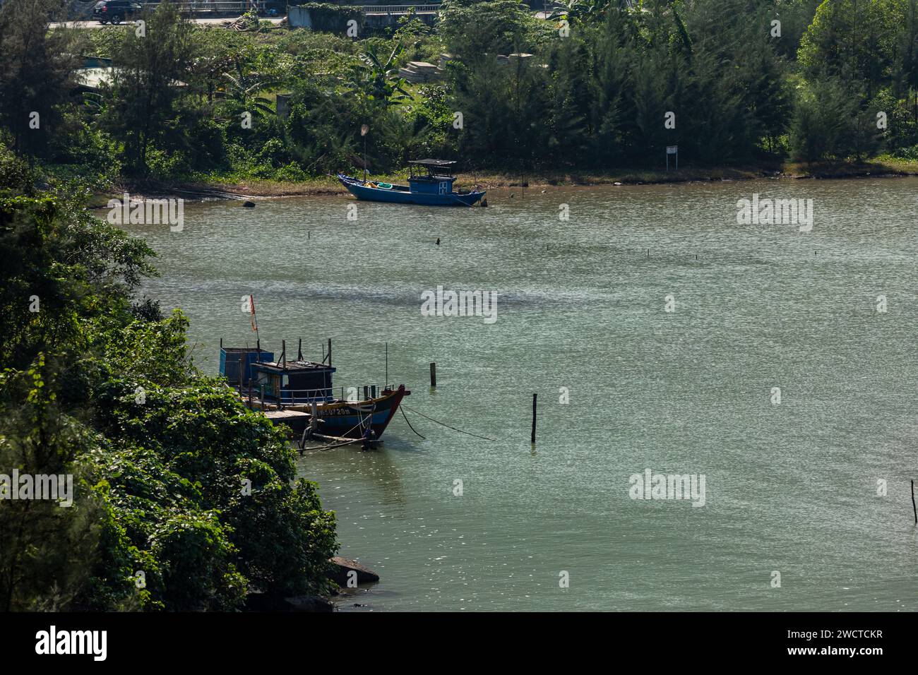 Barche da pesca a Lang Co in Vietnam Foto Stock