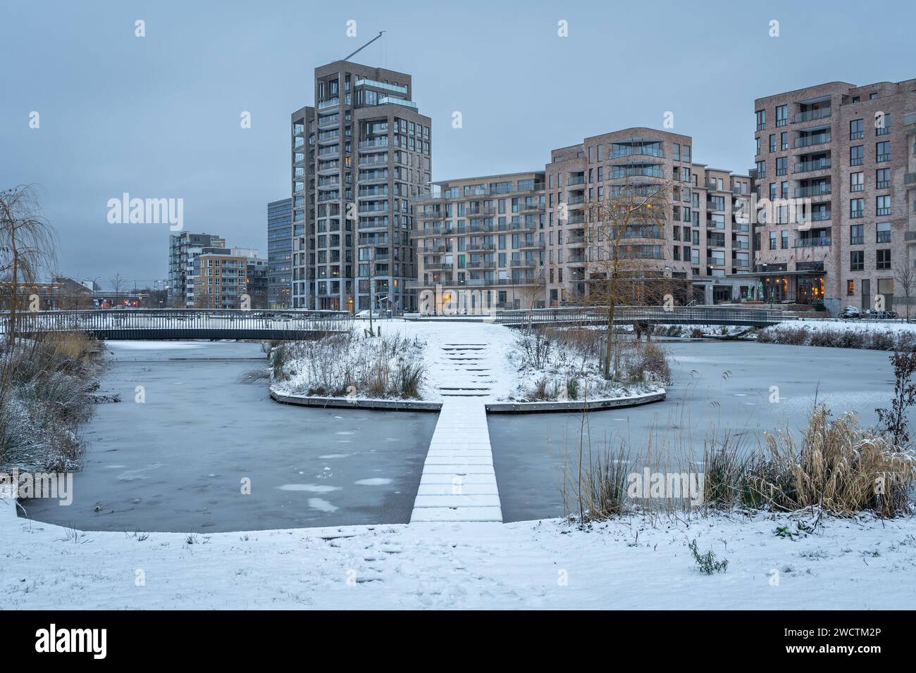 Holland Park Diemen in inverno, nuova area residenziale al confine sud-orientale di Amsterdam, Paesi Bassi Foto Stock