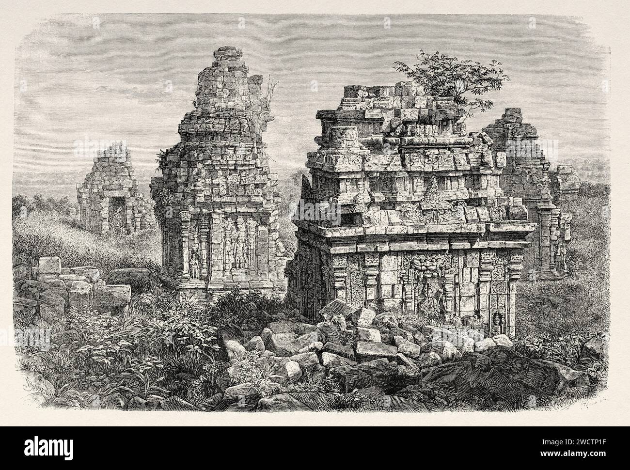 Rovine del tempio di Prambanan vicino a Yogyakarta sull'isola di Giava. Indonesia, sud-est. Six Weeks in Java 1879 by Desire Charnay (1828 - 1915) Old 19th Century Engraving from le Tour du Monde 1880 Foto Stock