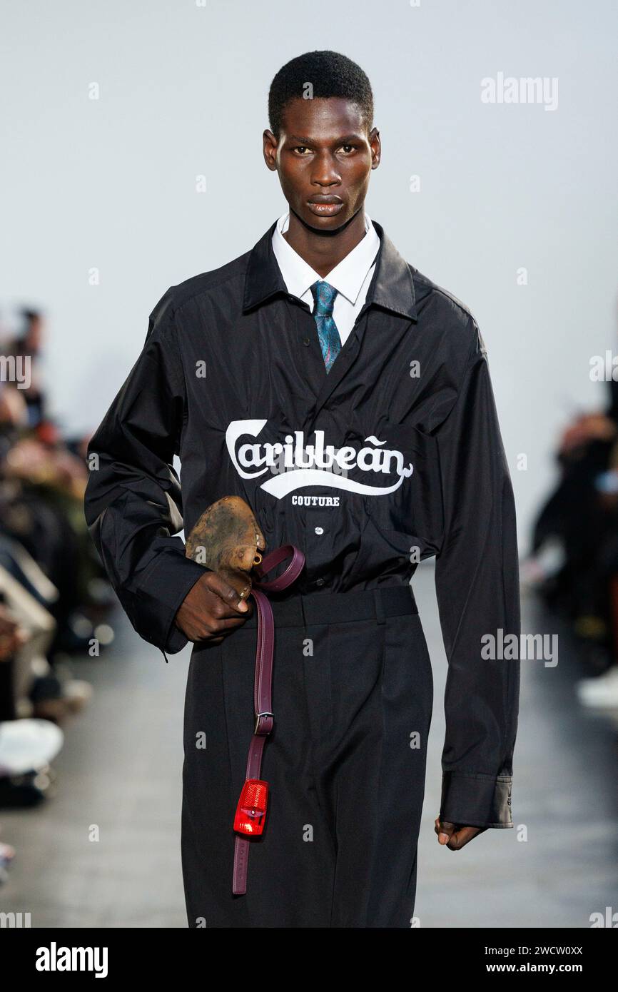 Parigi, Frankreich. 17 gennaio 2024. BOTTER Autunno/Inverno 2024-2025 Runway durante la settimana della moda da uomo di Parigi il 2024 gennaio - Parigi; Francia 17/01/2024 credito: dpa/Alamy Live News Foto Stock