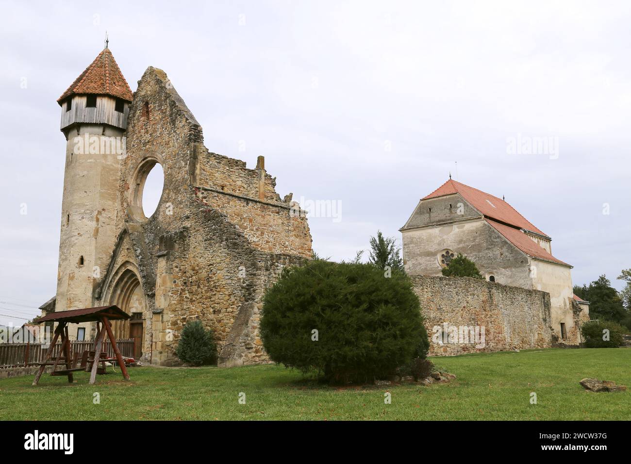 Turnul Mănăstirea Cârța (Torre del Monastero della carta), Cârța, Contea di Sibiu, Transilvania, Romania, Europa Foto Stock