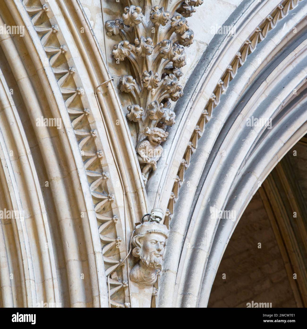 Lincoln, Lincolnshire, Inghilterra. Lincoln Imp, una grottesca leggendaria scolpita in pietra sopra l'Angel Choir della Cattedrale di Lincoln. Foto Stock