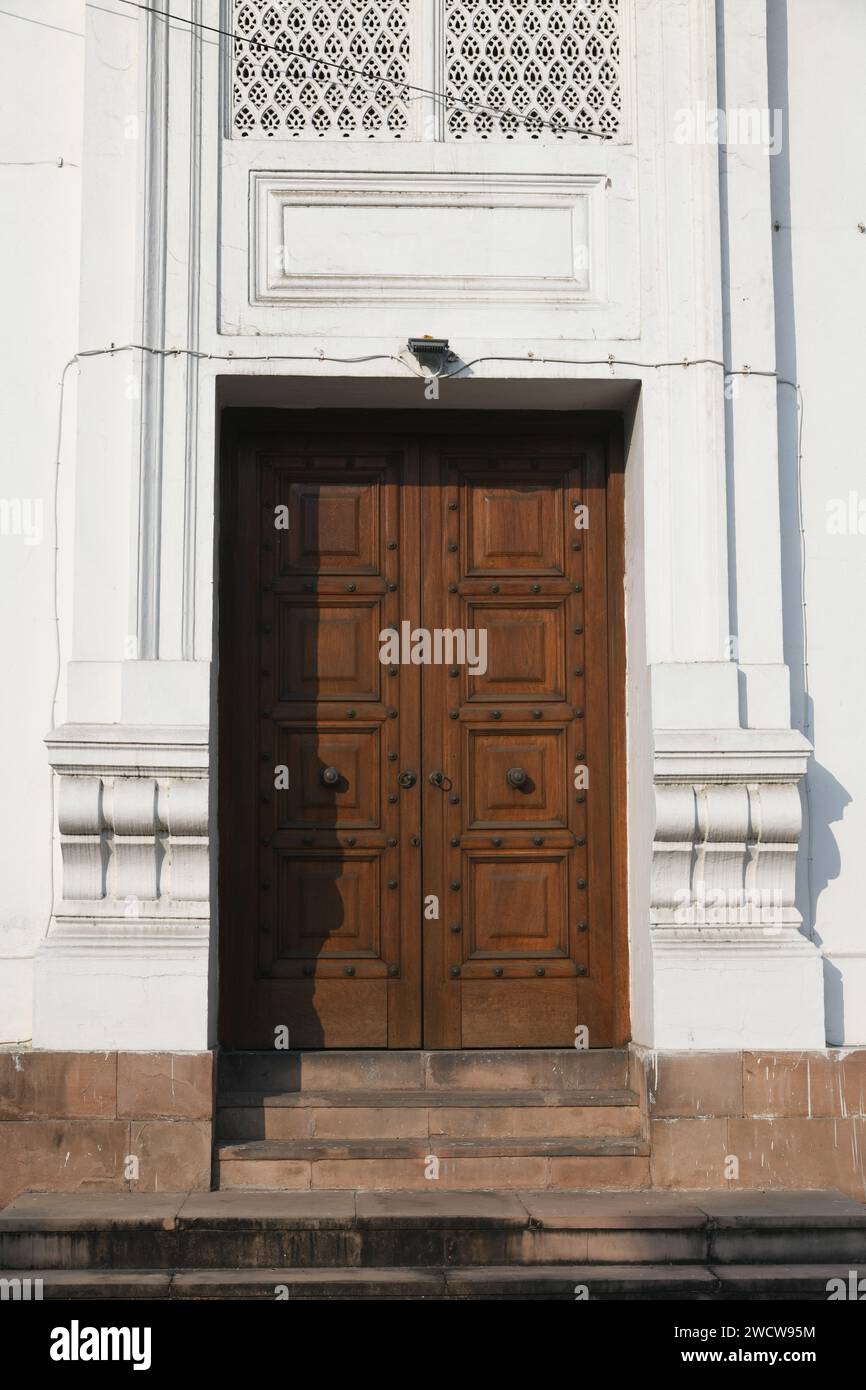 Porta dell'Assemblea legislativa del Bengala Occidentale o dell'edificio Paschim Banga Vidhan Sabha. Calcutta, Bengala Occidentale, India. Foto Stock