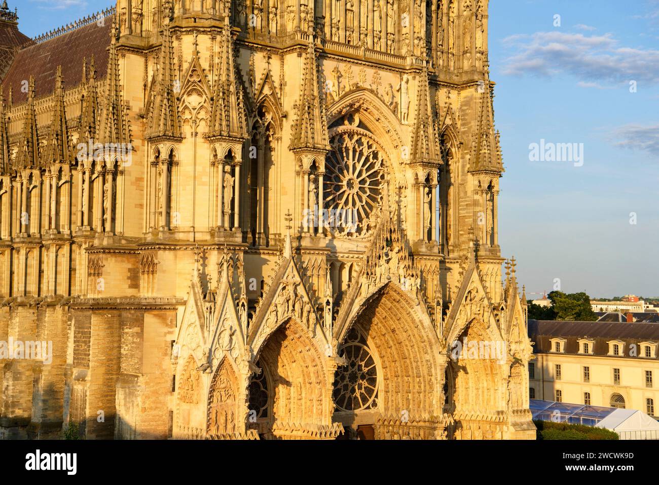 Francia, Marne, Reims, la cattedrale di Notre Dame, classificato come patrimonio mondiale dall'UNESCO, la facciata occidentale Foto Stock