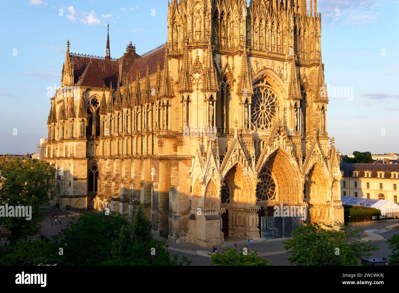 Francia, Marne, Reims, la cattedrale di Notre Dame, classificato come patrimonio mondiale dall'UNESCO, la facciata occidentale Foto Stock