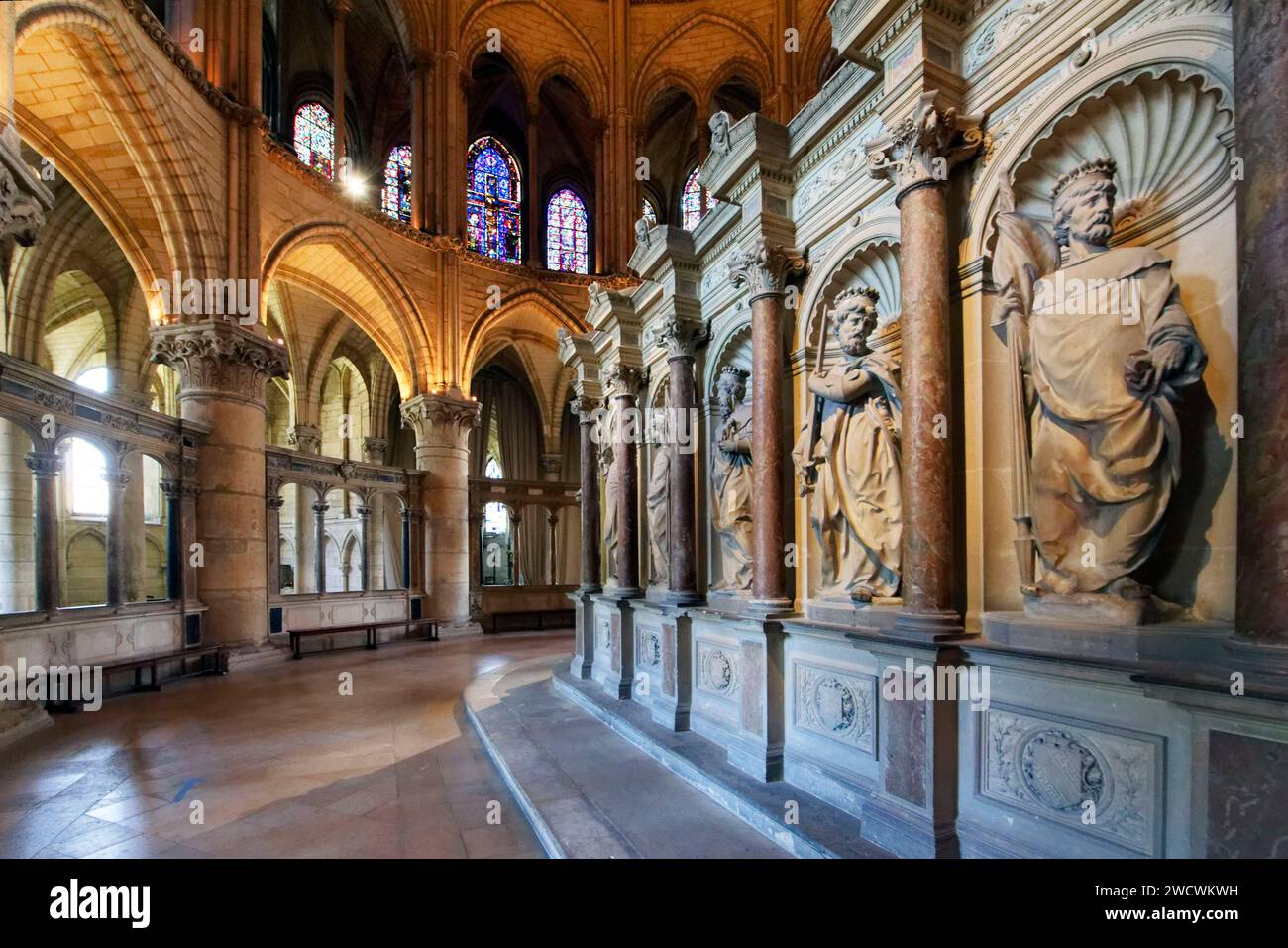 Francia, Marna, Reims, Basilica di San Remi dichiarata Patrimonio dell'Umanità dall'UNESCO, tomba di San Remi nel coro Foto Stock