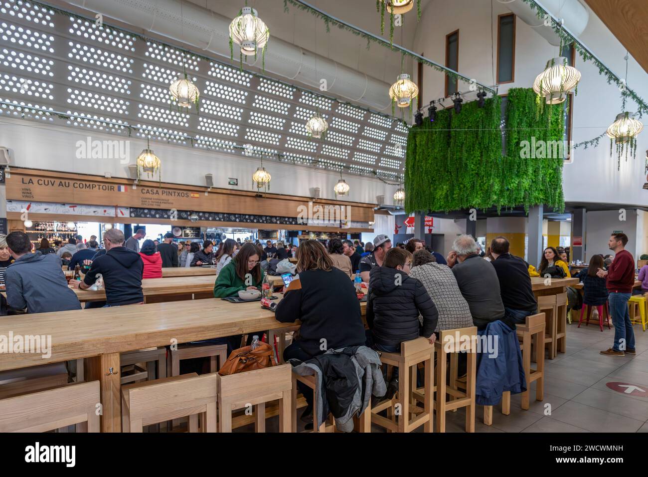 Francia, Gironde, Bordeaux, quartiere Euratlantique, halle la Boca Foodcourt, 12 ristoratori locali per scoprire la cucina mondiale, 1 cantina, 1 birreria e 1 cocktail bar Foto Stock