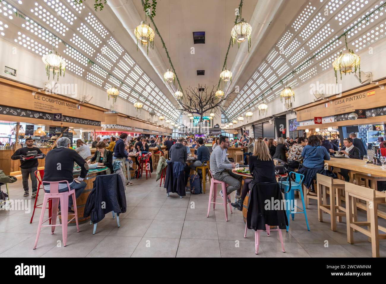 Francia, Gironde, Bordeaux, quartiere Euratlantique, halle la Boca Foodcourt, 12 ristoratori locali per scoprire la cucina mondiale, 1 cantina, 1 birreria e 1 cocktail bar Foto Stock