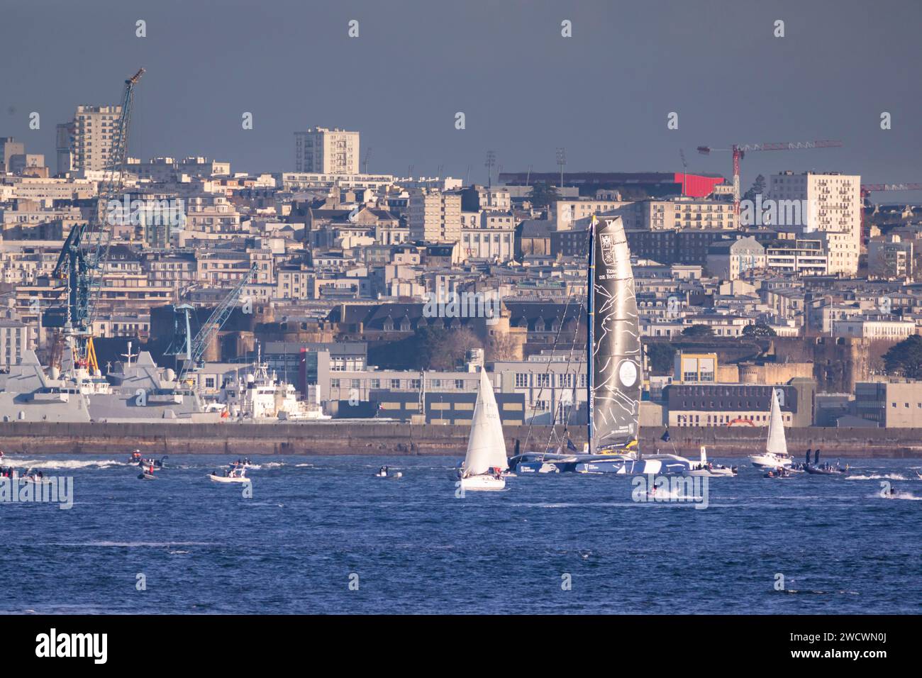 Francia, Finistere, Brest, porto di Brest, Arkéa Ultim Challenge la gara di vela ultim da sola in tutto il mondo Foto Stock