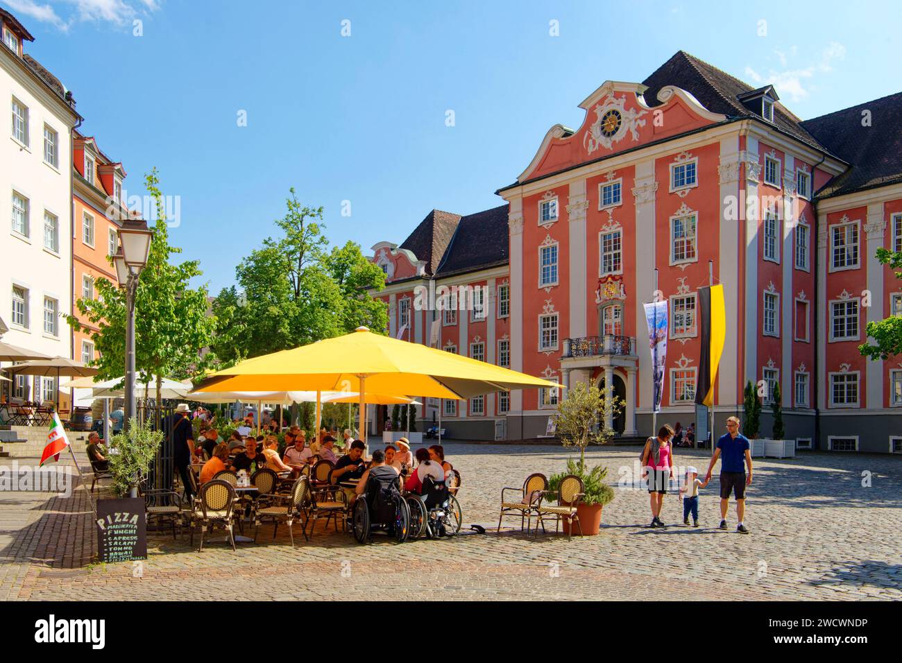 Germania, Baden Wurttemberg, Lago di Costanza (Bodensee), Meersburg, Schlossplatz (piazza del Castello), Neues Schloss (nuovo castello) Foto Stock