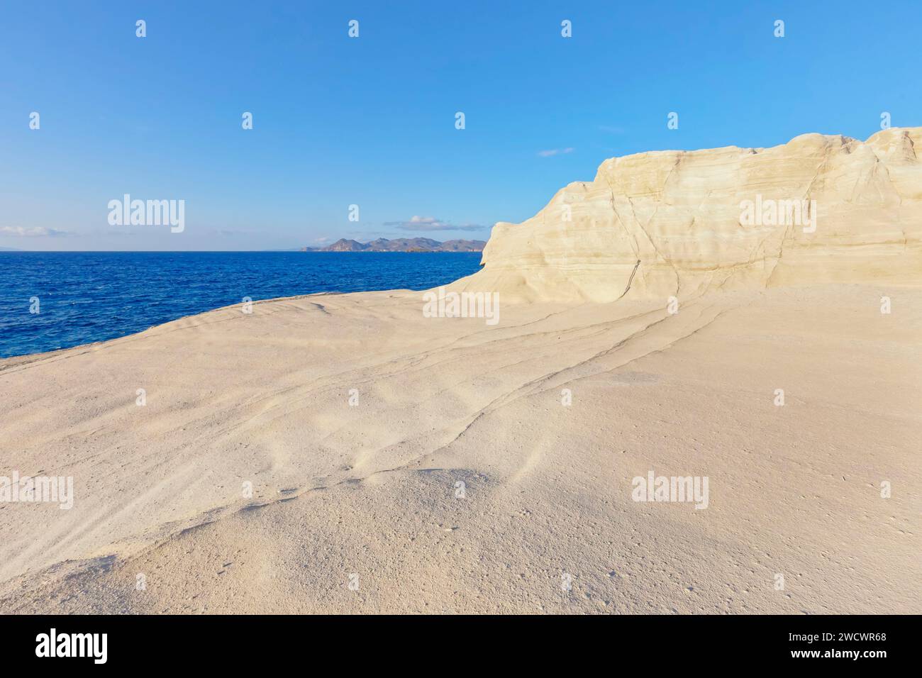 Grecia, Isole Cicladi, Isola di Milos, formazioni rocciose, Sarakiniko Foto Stock