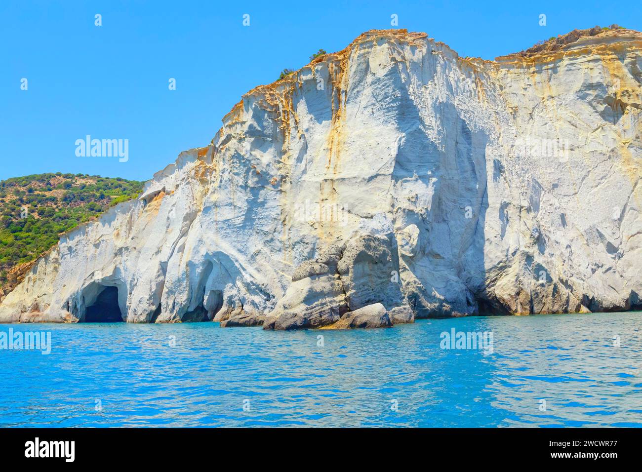 Grecia, Isole Cicladi, Isola di Milos, Vista della costa meridionale dell'Isola di Milos, Kleftiko Foto Stock