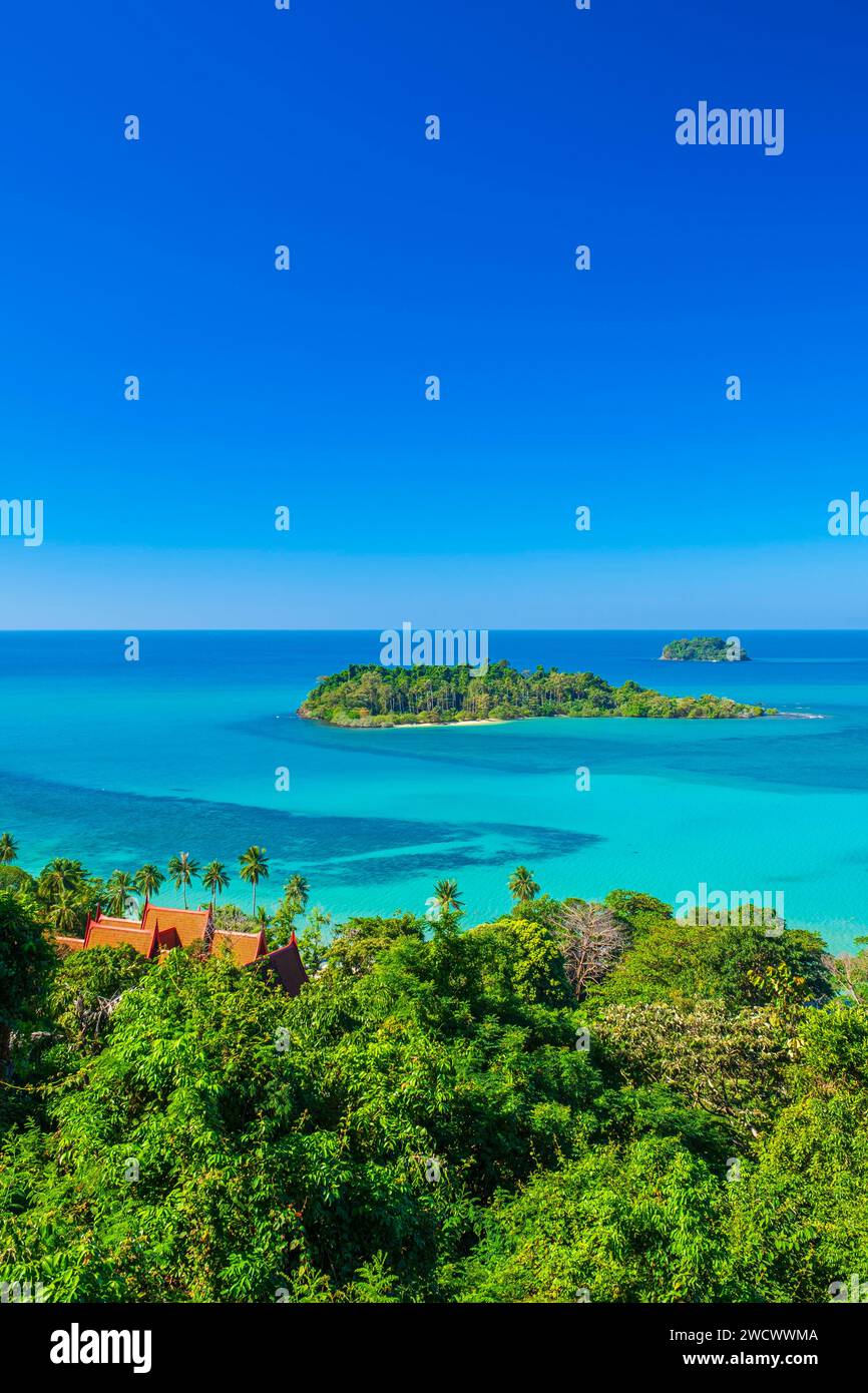 Thailandia, provincia di Trat, isola di Ko Chang, vista panoramica sulla baia di Kai Bae Foto Stock