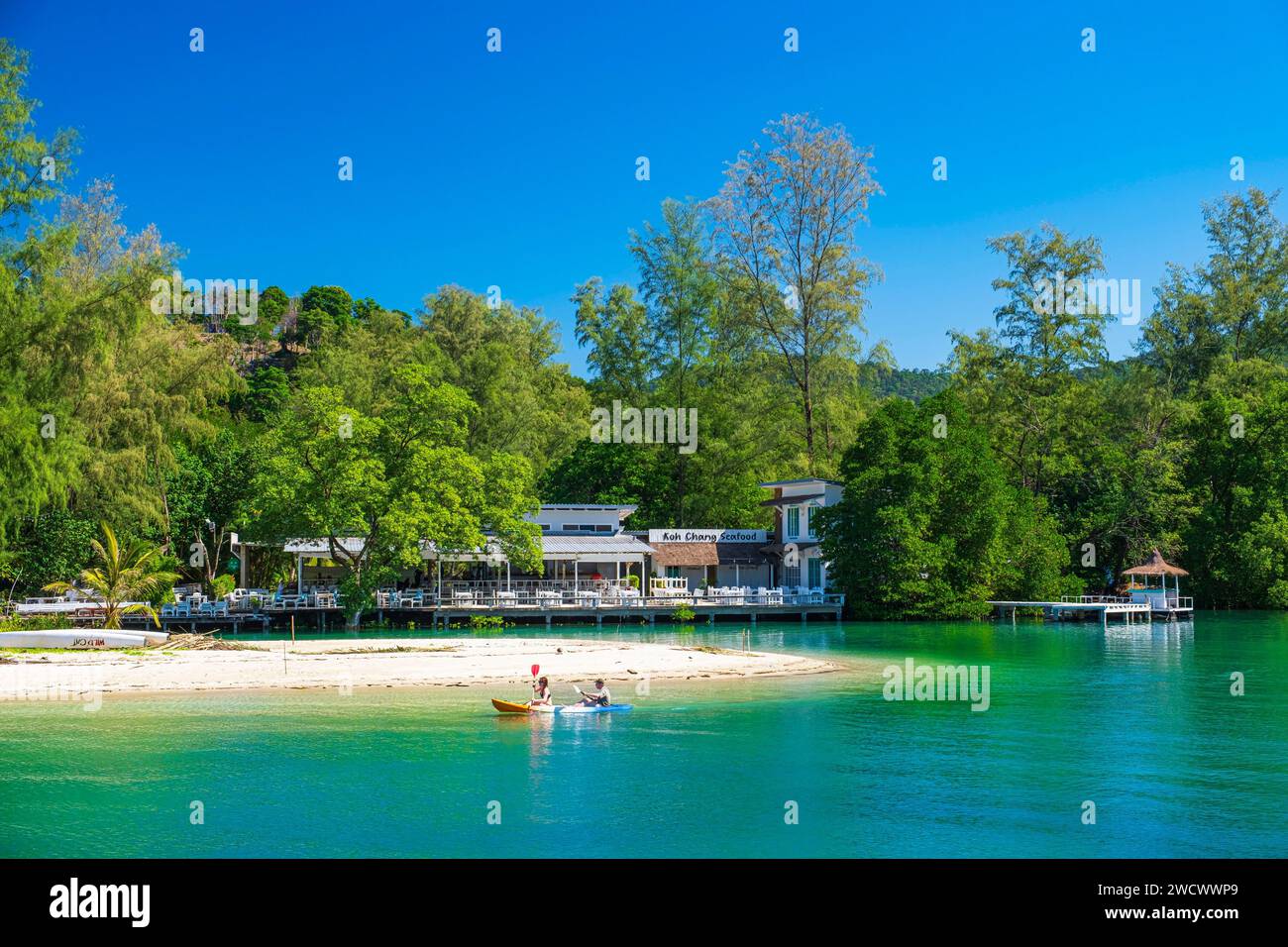 Thailandia, provincia di Trat, isola di Ko Chang, le rive del fiume Khlong Prao Foto Stock