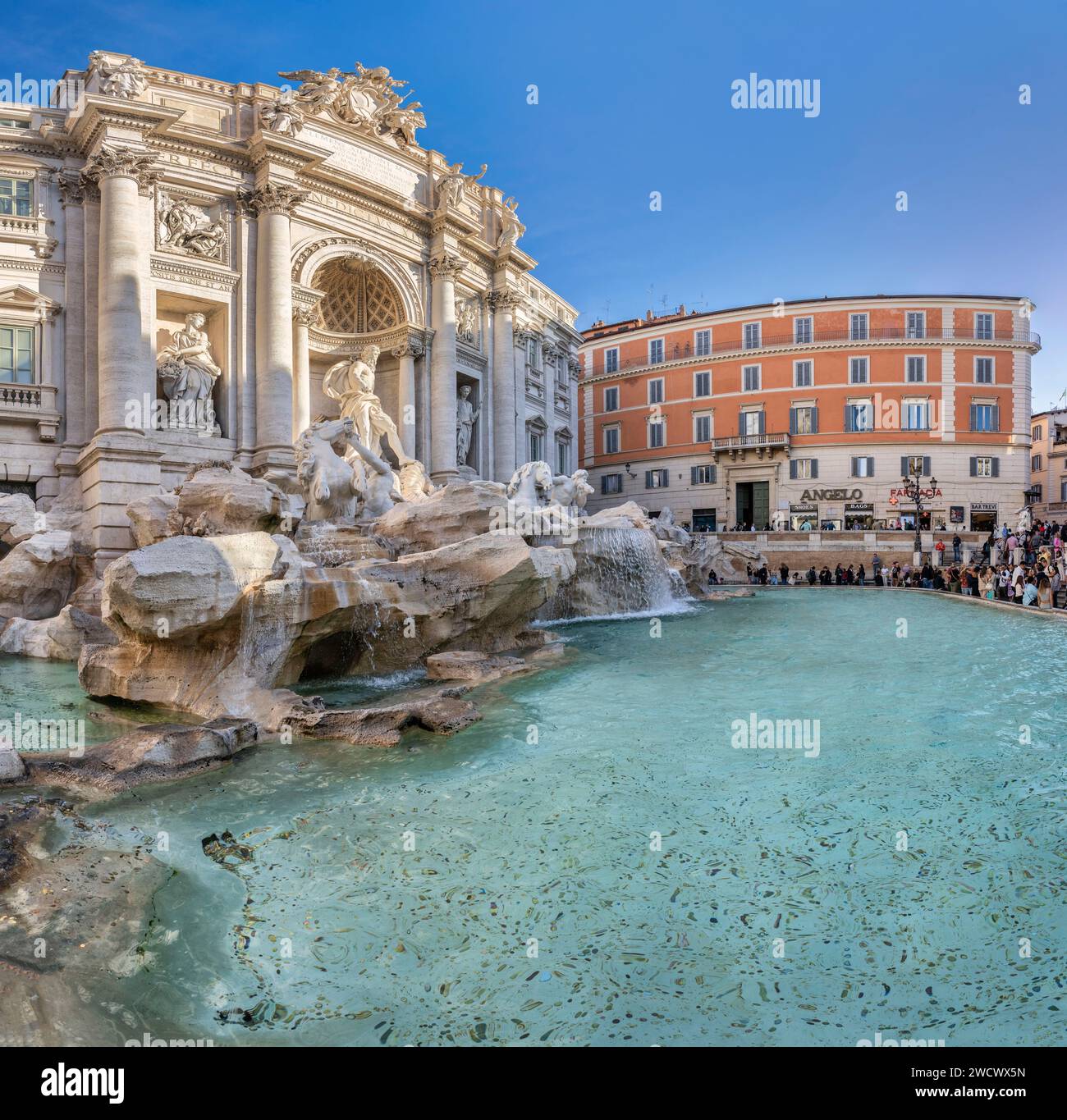 Italia, Lazio, Roma, Piazza di Trevi, Fontana di Trevi e Palazzo poli Foto Stock