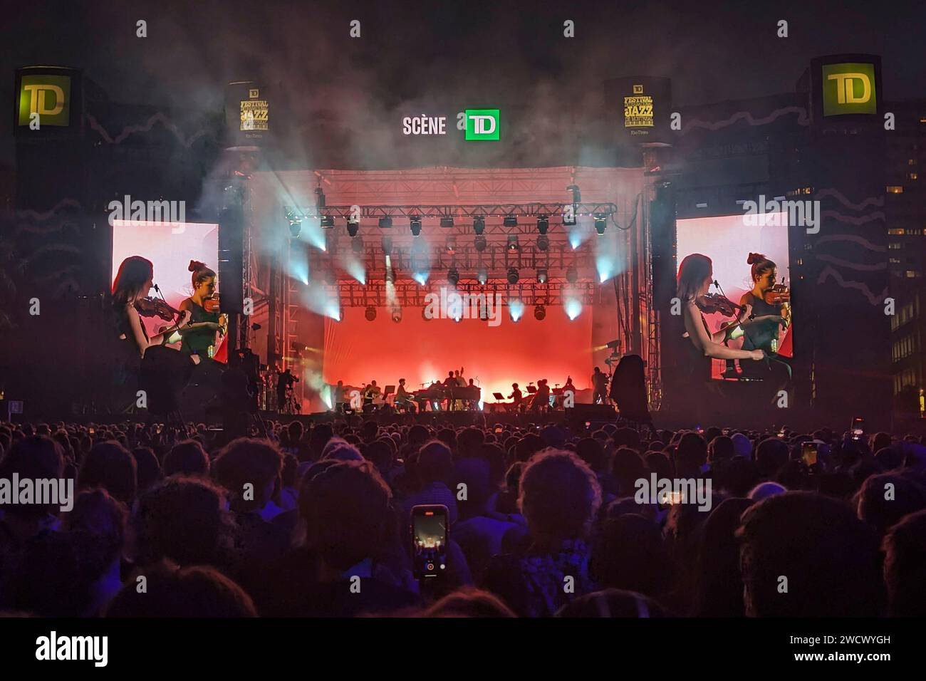 Canada, provincia di Quebec, Montreal, il festival Jazz, concerto del pianista Jean-Michel Blais in Place des Festivals Foto Stock