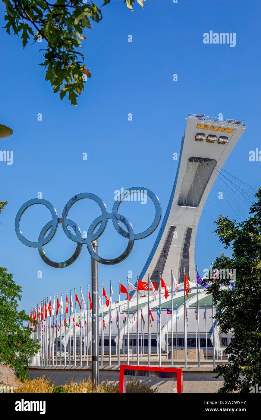 Canada, provincia di Quebec, Montreal, Hochelaga-Maisonneuve, lo stadio olimpico e la sua torre, opere dell'architetto Roger Taillibert, gli anelli olimpici Foto Stock