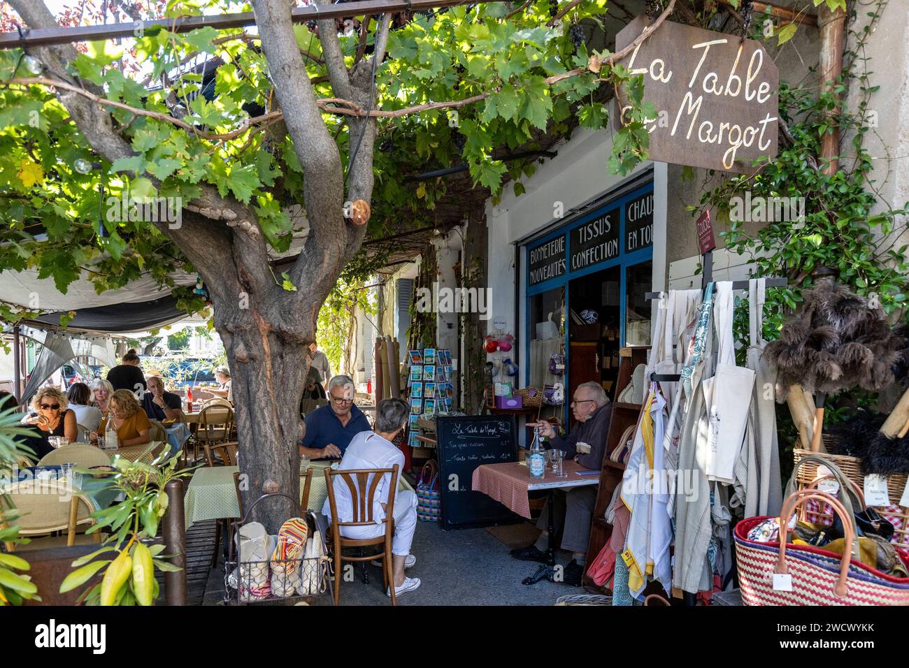 Francia, Vaucluse, parc naturel régional du Luberon, Lauris, terrasse du Restaurant la Table de Margot Foto Stock