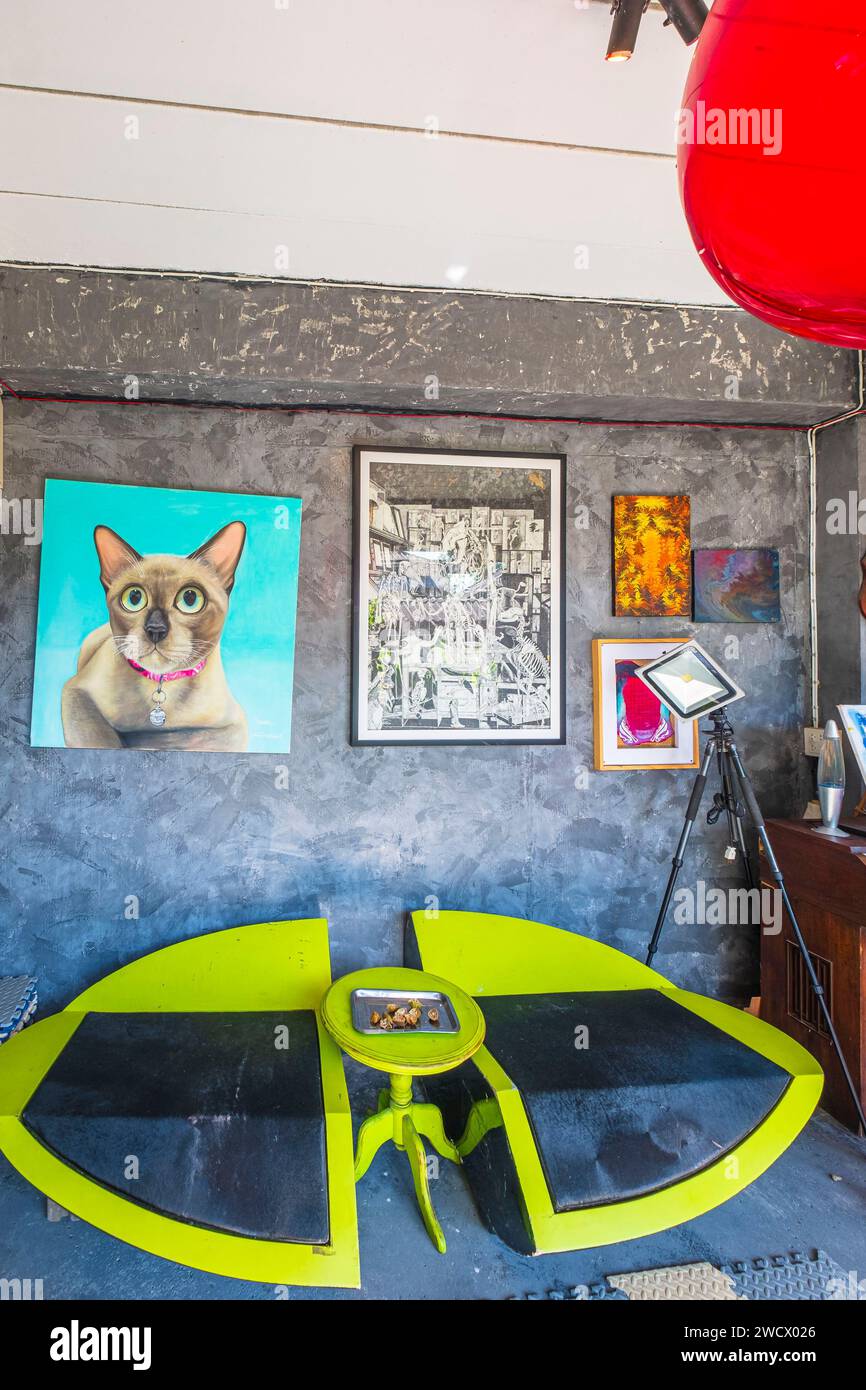 Tailandia, Chanthaburi, caffetteria-galleria nella storica strada di Chanthaboon Waterfront Community Foto Stock