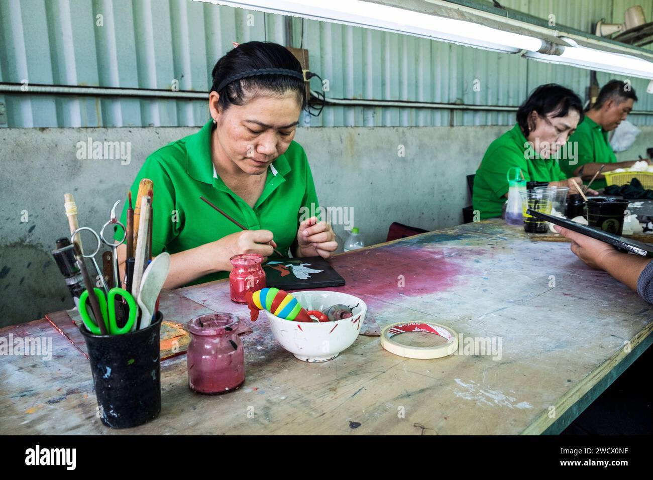 Vietnam, dintorni di ho chi Minh Cit, un laboratorio di artigianato locale Foto Stock