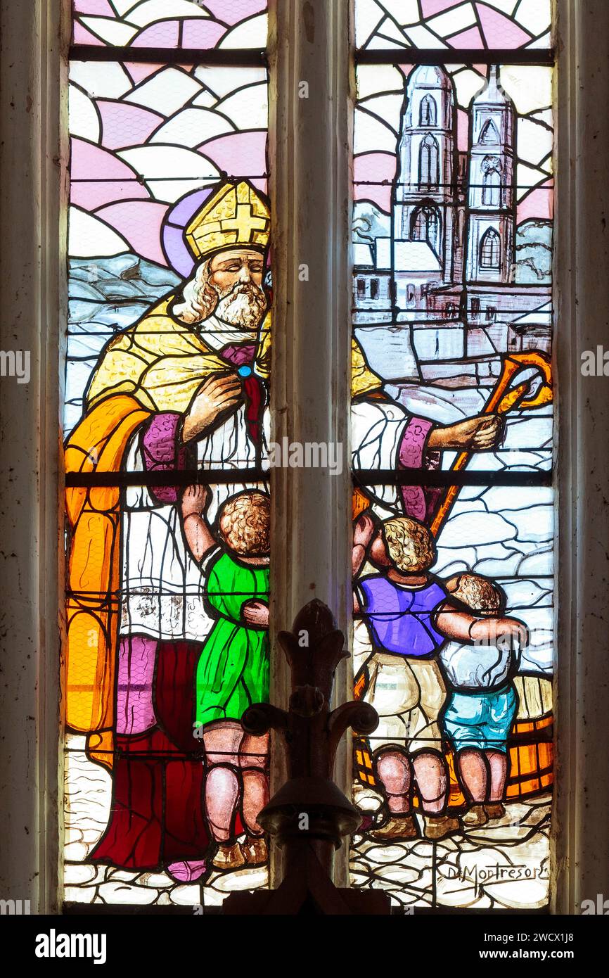 Francia, Meurthe et Moselle, Buissoncourt, chiesa di San Martino costruita nel XIX secolo, vetrata raffigurante San Nicola e i tre bambini Foto Stock