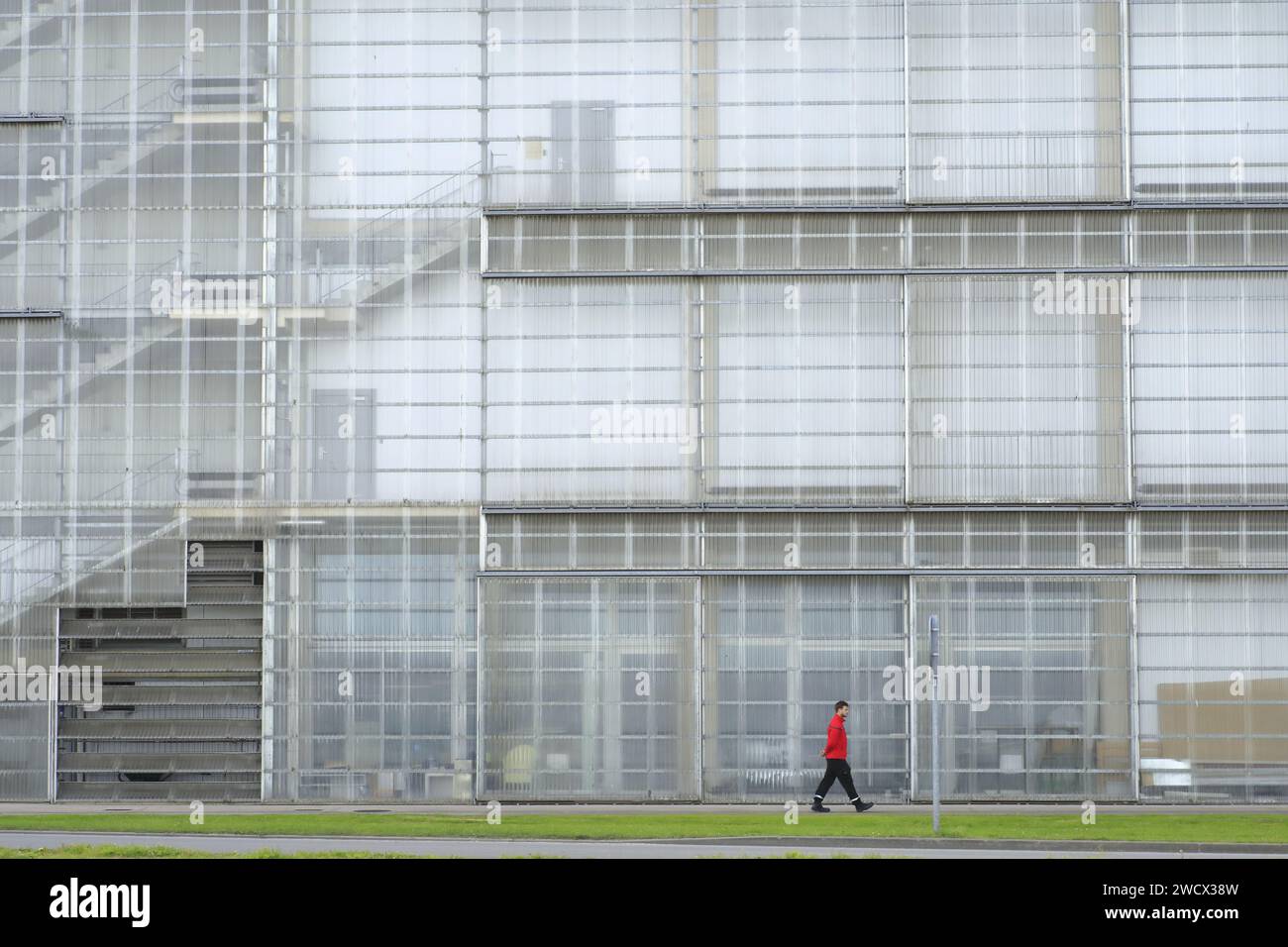 Francia, Nord, Dunkirk, FRAC Grand Large / Hauts-de-France progettato dagli architetti Lacaton & Vassal, facciata costiera Foto Stock