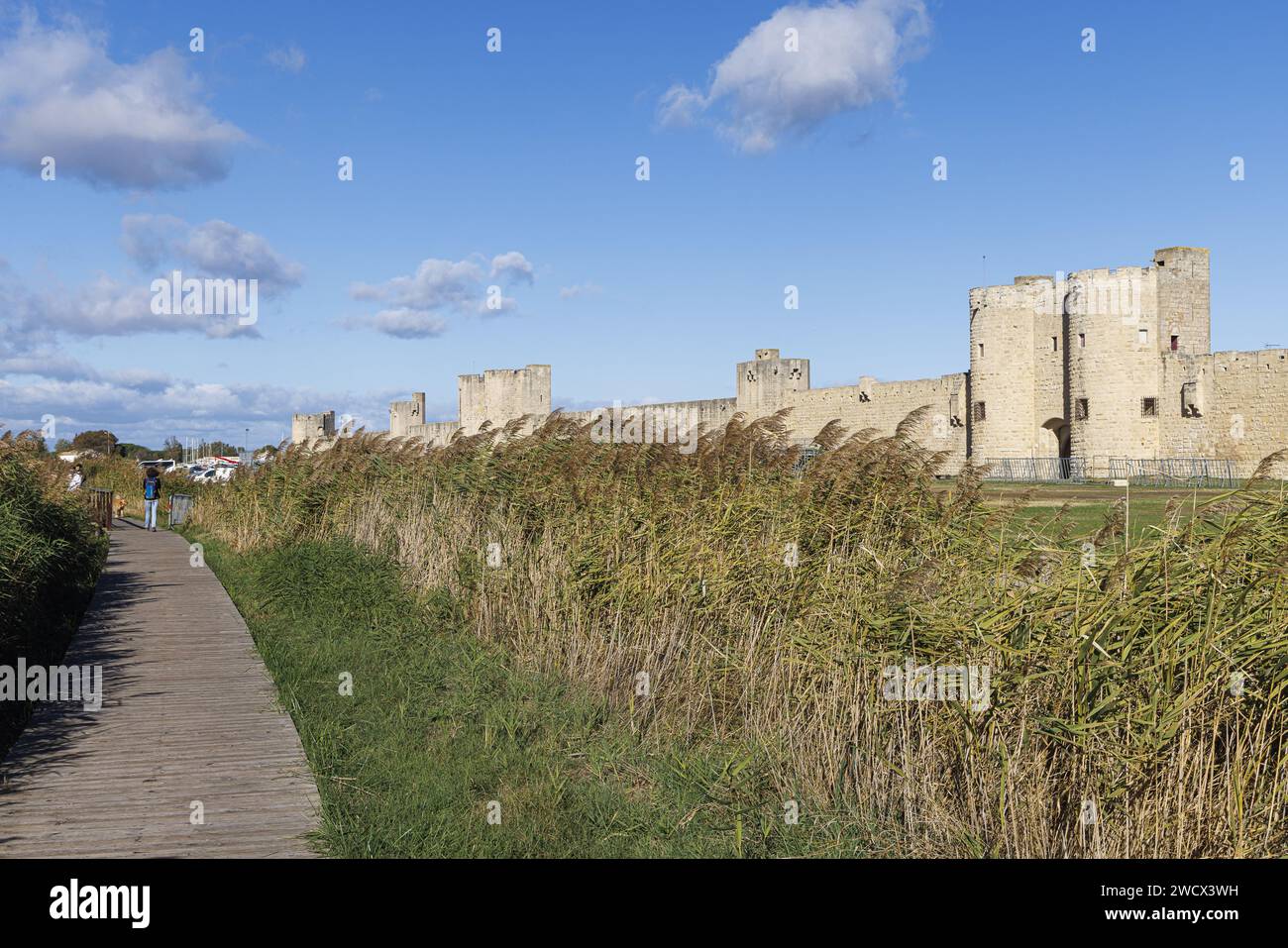 Francia, Gard, Aigues Mortes, le mura medievali della città Foto Stock