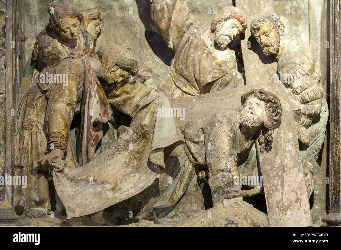 Francia, Mosa, Vigneulles les Hattonchatel, chiesa collegiale di Saint Maur costruita tra il XV e il XVI secolo in stile gotico, una delle prime opere dello scultore Ligier Richer, particolare della pala d'altare in stile rinascimentale realizzata nel 1523 in pietra policroma della regione della Mosa che rappresenta una delle scene della passione di Cristo, il trasporto della Croce Foto Stock Francia, Mosa, Vigneulles les Hattonchatel, chiesa collegiale di Saint Maur costruita tra il XV e il XVI secolo in stile gotico, una delle prime opere dello scultore Ligier Richer, particolare della pala d'altare in stile rinascimentale realizzata nel 1523 in pietra policroma della regione della Mosa che rappresenta una delle scene della passione di Cristo, il trasporto della Croce Foto Stock