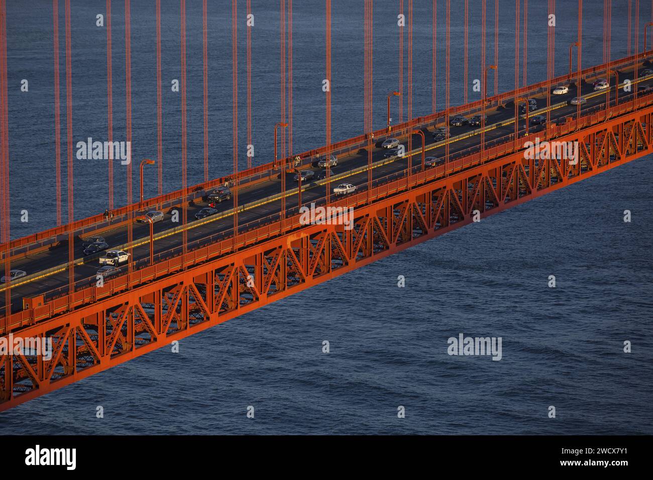 Stati Uniti, California, San Francisco, tramonto sul Golden Gate Bridge da Short Range Battery a Sausalito Foto Stock