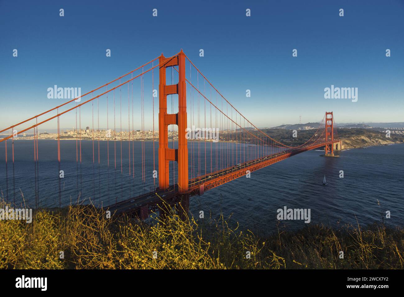 Stati Uniti, California, San Francisco, tramonto sul Golden Gate Bridge da Short Range Battery a Sausalito Foto Stock