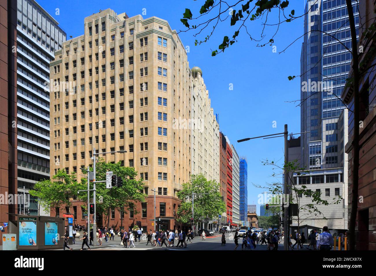 Australia, nuovo Galles del Sud, Sydney, Central Business District (CBD), incrocio tra Elizabeth Street e Martin Place, scena stradale nel centro della città Foto Stock