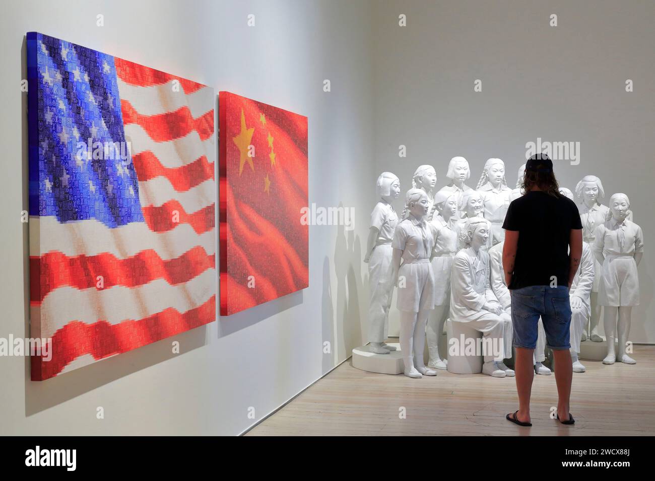 Australia, nuovo Galles del Sud, Sydney, quartiere Chippendale, White Rabbit Gallery, galleria d'arte cinese contemporanea, dipinti di Zhu Yiqing e sculture di Chen Yanyin i giovani pionieri della Cina comunista Foto Stock