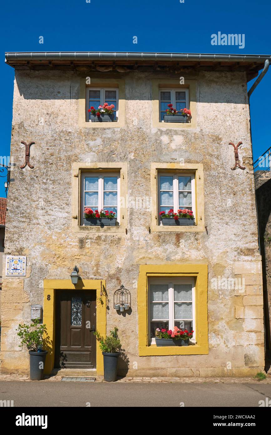 Francia, Mosella, Rodemack, etichettato Les Plus Beaux Villages de France (i villaggi più belli della Francia), casa con una meridiana Foto Stock