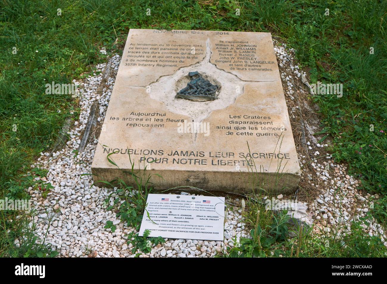 Francia, Mosella, Veckring, la grande opera A19 Hackenberg, fortificazione parte della linea Maginot, targa commemorativa Foto Stock