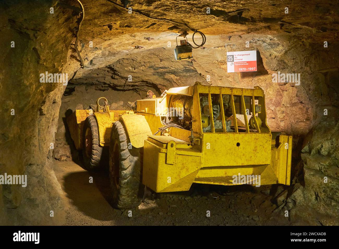 Francia, Mosella (57), Fensch Valley, Neufchef, Ecomuseo delle miniere di ferro di Lorena, la miniera di ferro Neufchef, l'evoluzione del lavoro dei minatori dagli anni '1830 agli anni '1980, utensili e macchine utilizzati dai minatori, trasportatori diesel Foto Stock