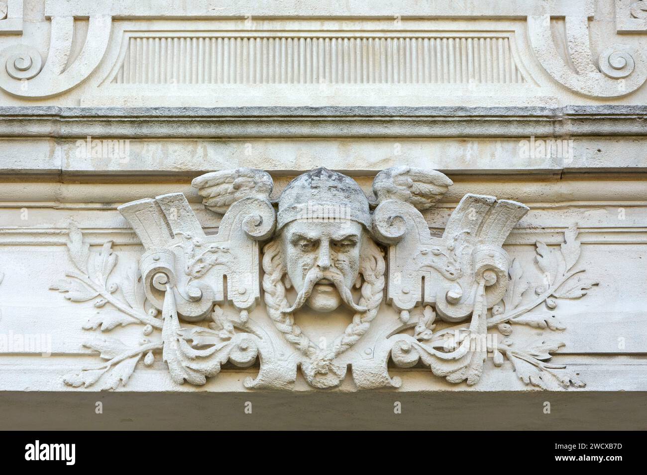 Francia, Meurthe et Moselle, Nancy, dettaglio della scultura che rappresenta il volto di un guerriero che assomiglia a Vercingetorix sulla facciata di un palazzo situato in Rue de Rigny Foto Stock