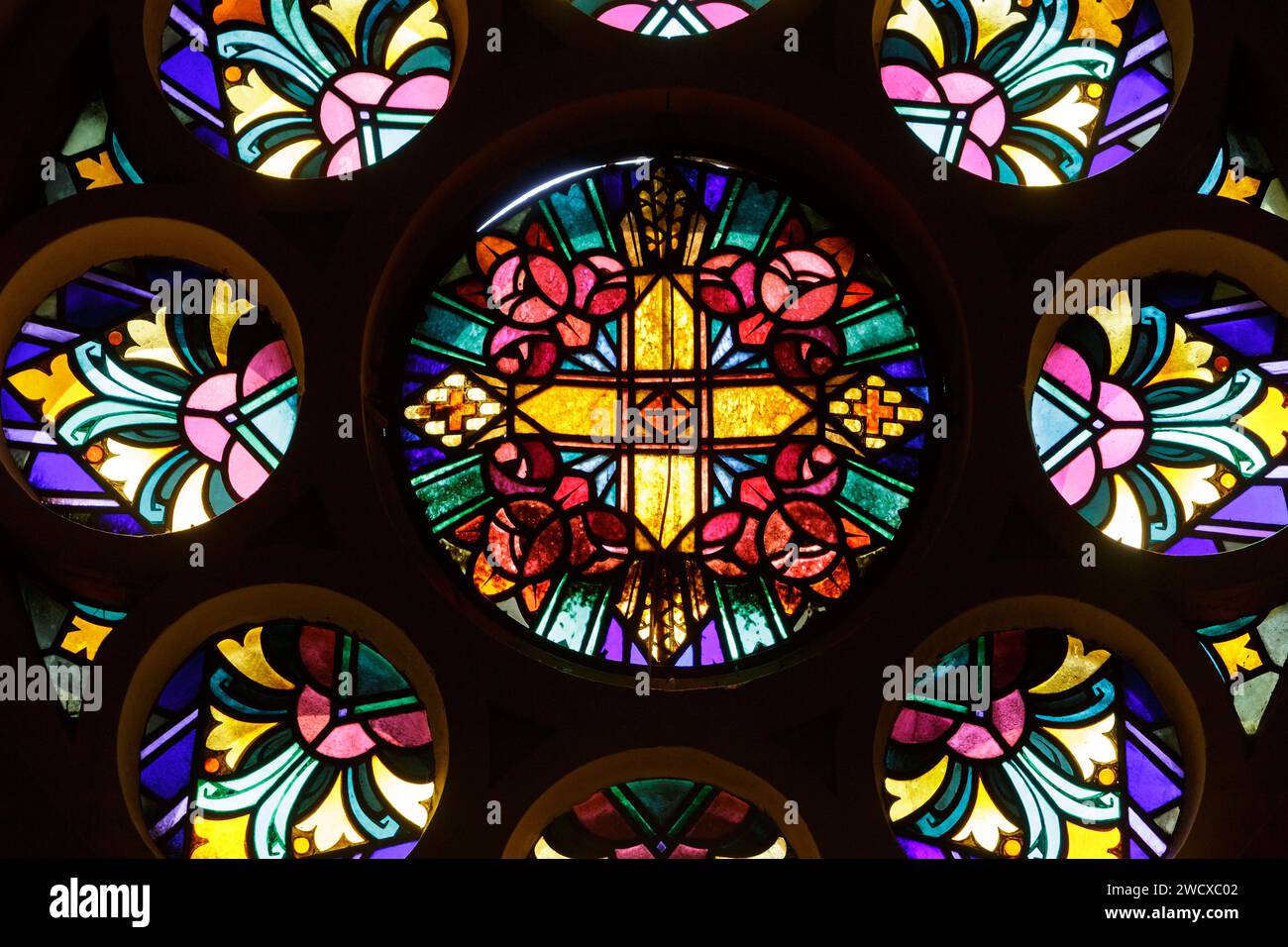 Francia, Meurthe et Moselle, Nancy, 1935 tettoia ornamentale, vetrata in stile Art Deco dal maestro vetraio Georges Janin nella cappella dell'Hopital Central de Nancy costruita dall'architetto Prosper Morey tra il 1879 e il 1883, situata in Avenue De Lattre de Tassigny Foto Stock