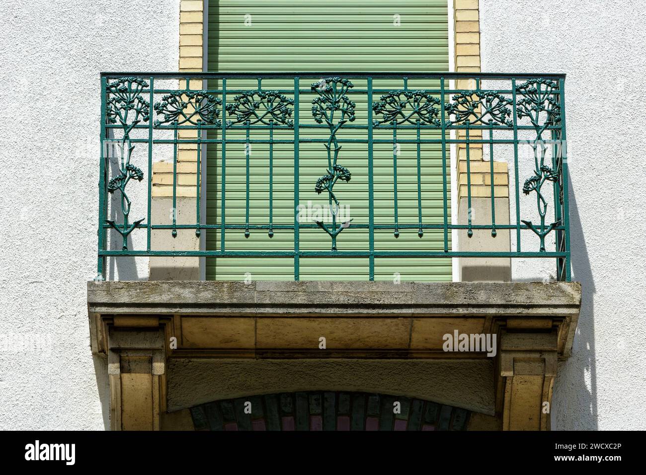 Francia, Meurthe et Moselle, Nancy, ringhiera di un balcone con ferro battuto di una casa Belle Epoque in stile Art Nouveau situata in Avenue de Boufflers Foto Stock