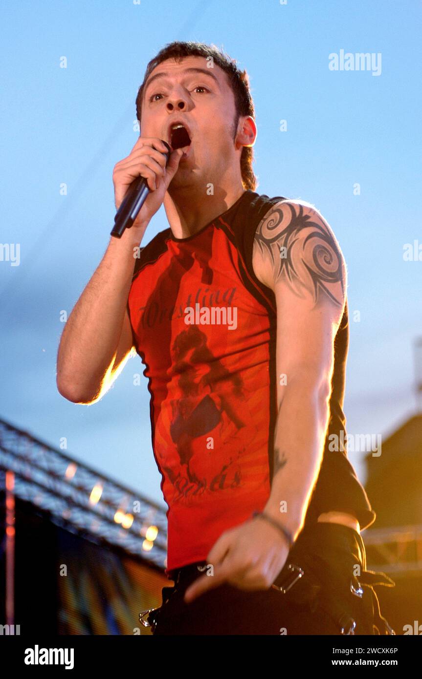 Cesare cremonini festivalbar 2003 immagini e fotografie stock ad alta