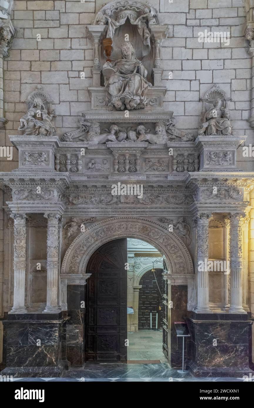 Porta rinascimentale all'ingresso della sacrestia di Jerónimo Quijano della Santa cattedrale di Santa Maria nella città di Murcia, Spagna, Europa. Foto Stock