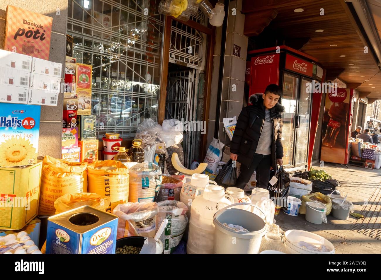 Ingresso al negozio di alimentari di Diyarbakir Turkey Foto Stock