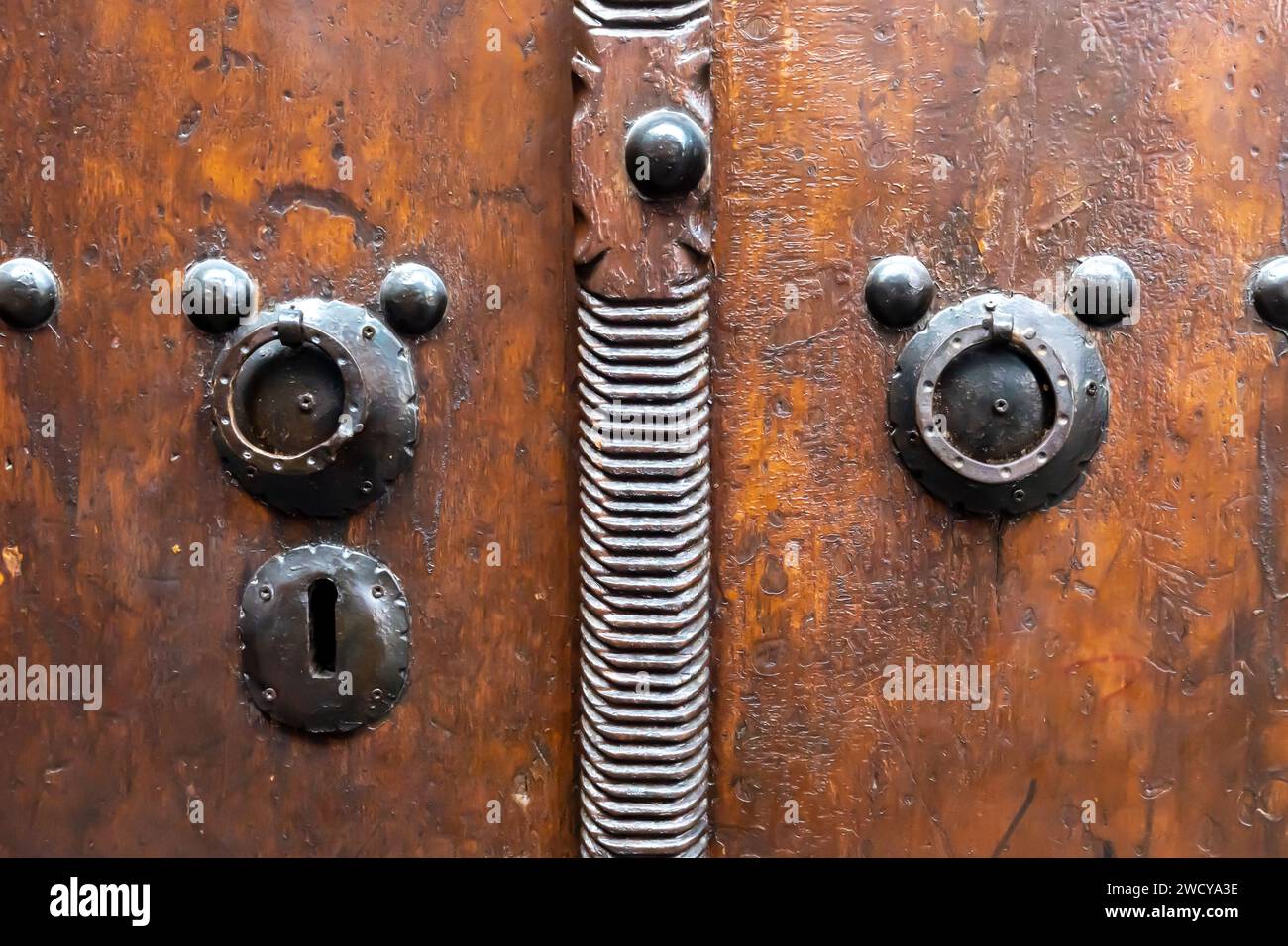 Maniglia della portiera, battente della porta in ferro, tiratura ad anello in metallo, Diyarbakir Turkey Foto Stock